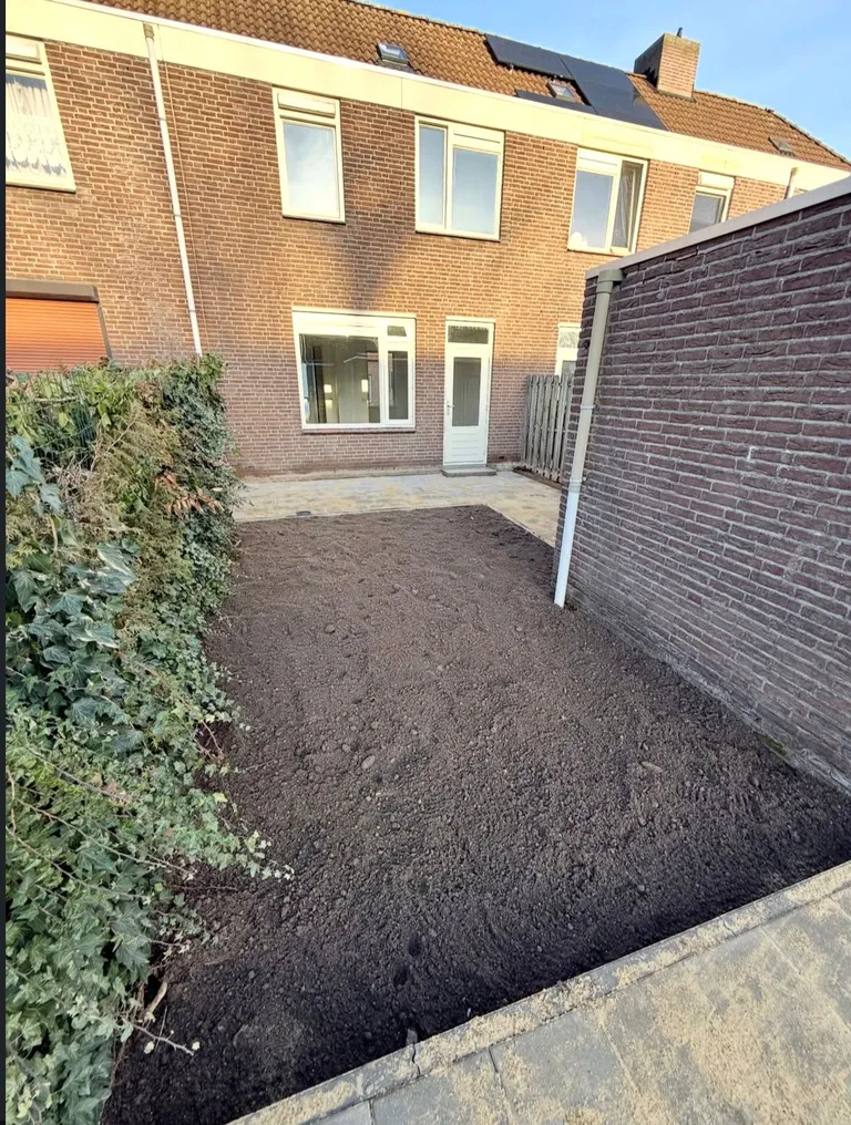 Achtertuin na grondwerk door ABC Bouw