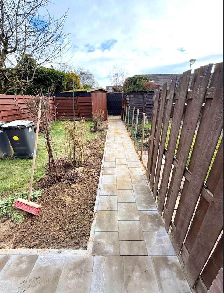 Afgewerkt straatwerk tuinpad